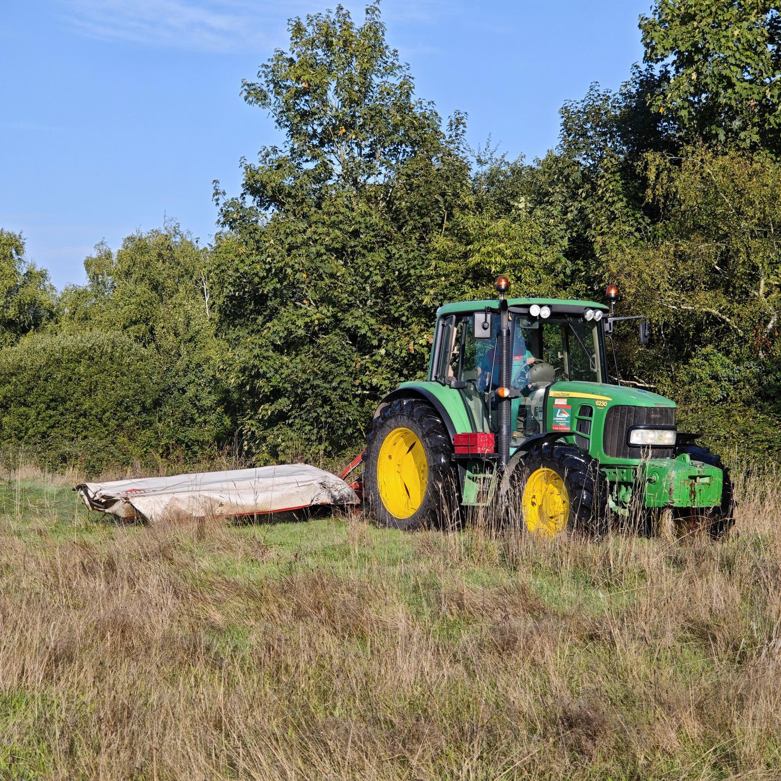 Fauche tardive au tracteur — septembre 2025, Campus Nantes